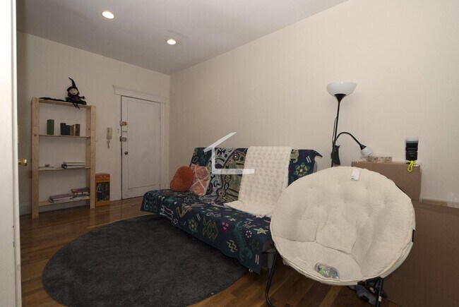 1869 Commonwealth Ave