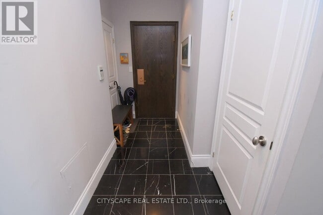 Photo - 102 Bloor St W Unit 903