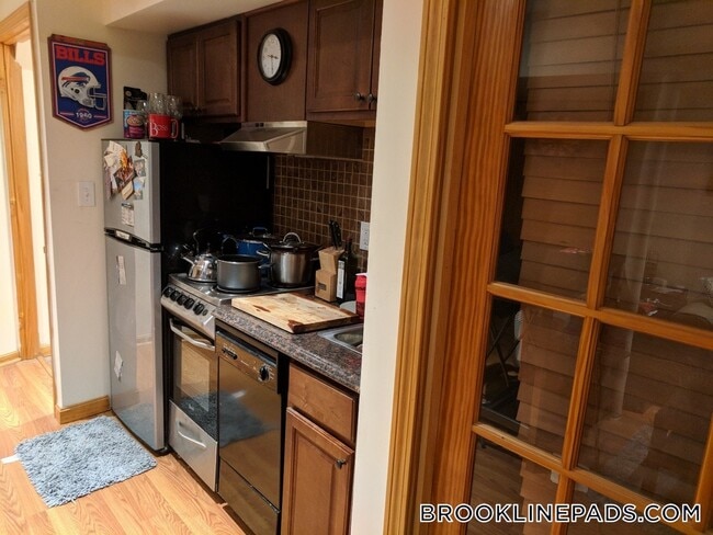 Photo - 1689 Beacon St Unidad 4