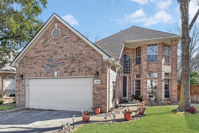 Photo - 909 Parker Dr