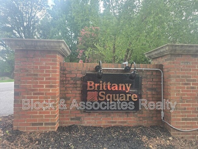 Photo - 210 Brittany Way
