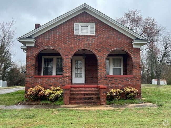 Building Photo - Three bedroom, 1 bath house in Burlington