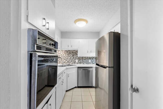 Photo - 7714 Renwick Dr Unit 23