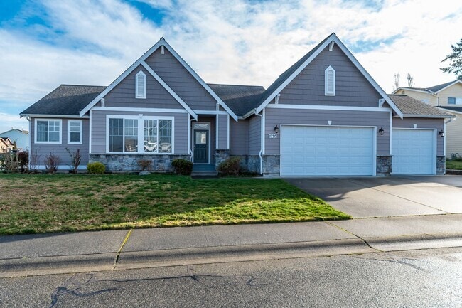 Building Photo - Modern 3 Bed 2 Bath Corner Home ** First M...