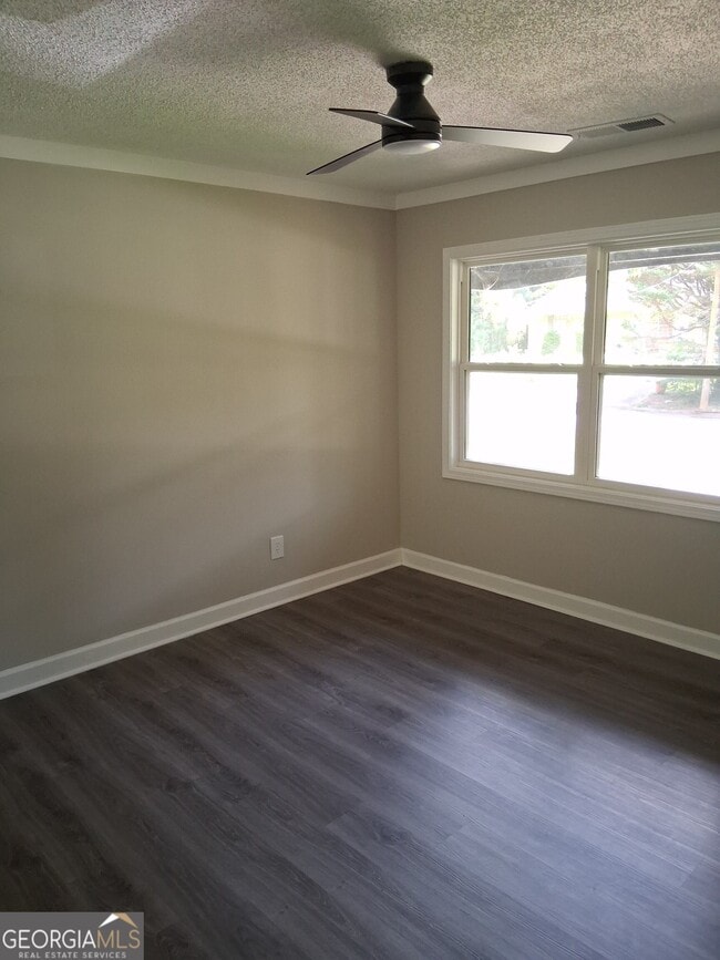 Photo - 8229 Queens Dr