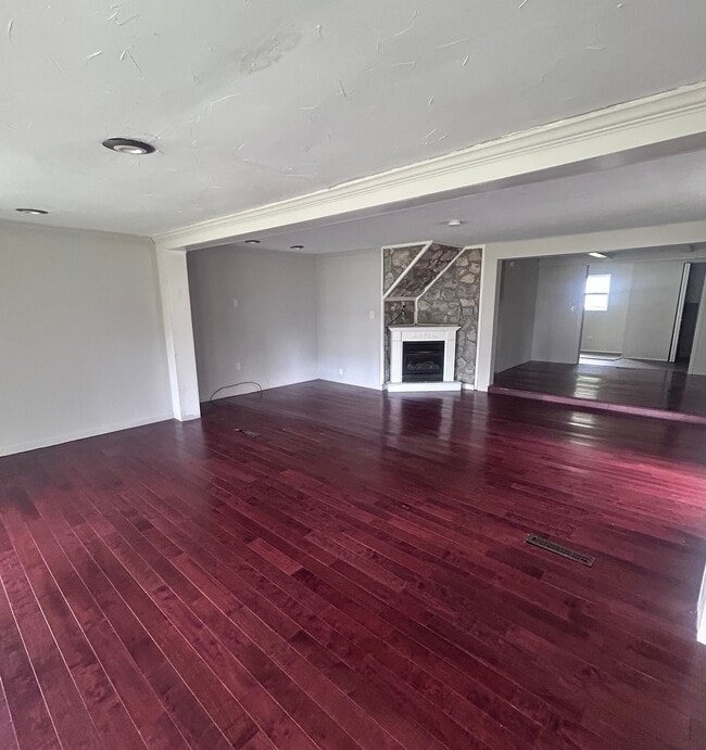 Photo - 32700 Pettibone Rd