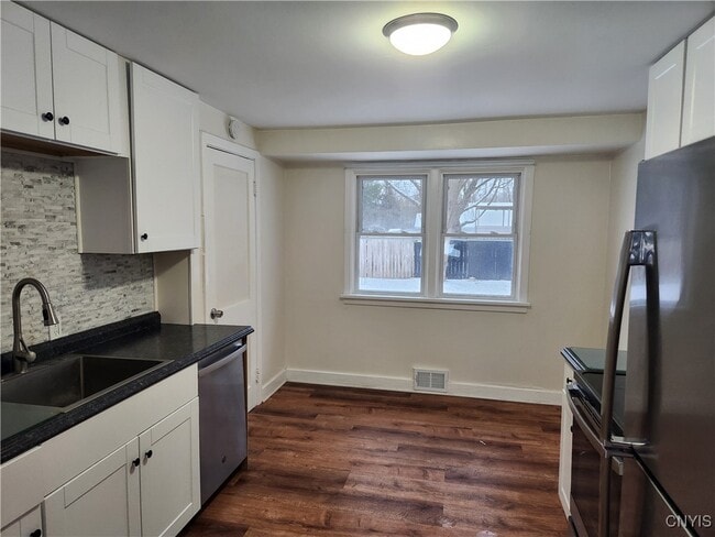 Photo - 437 Church St