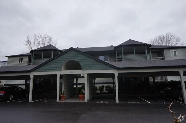 Building Photo - S. Landing 2 bedroom condo with Willamette... Unit 101