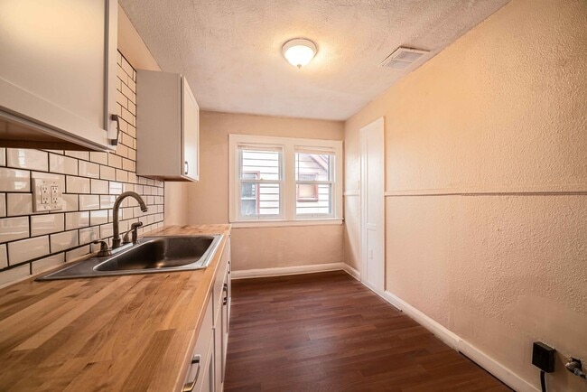 17195 Northlawn St Unit 2 Upper- V 5/1/26 (T)