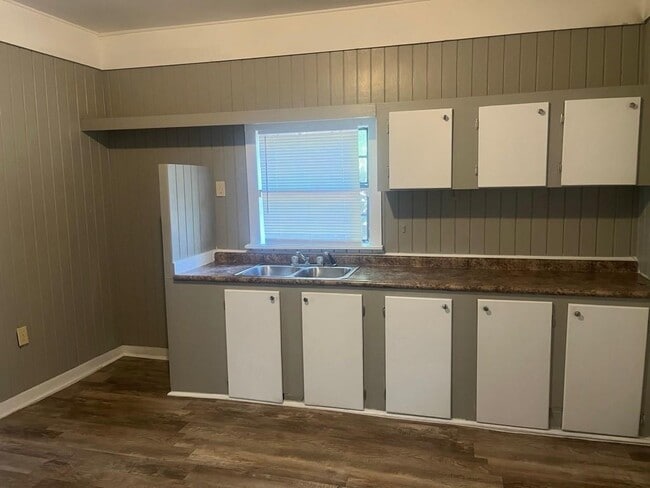 Photo - 618 Clarke St