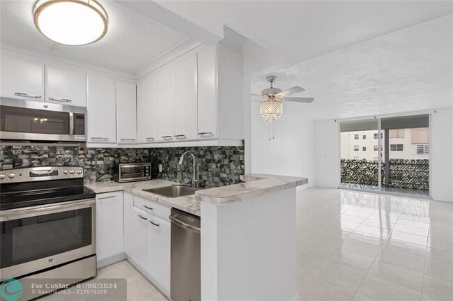 Photo - 2841 Somerset Dr Condo Unit 311