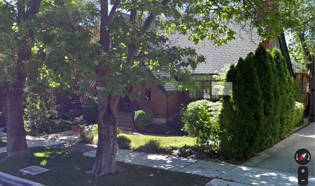 ONE CAR GARAGE - DUPLEX - NOSTALGIC - OLD ... - ONE CAR GARAGE - DUPLEX - NOSTALGIC - OLD ... House