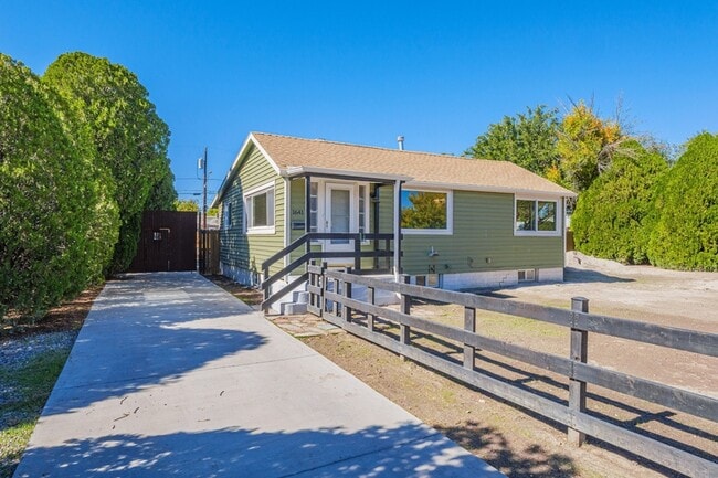 Building Photo - 1641 19th St