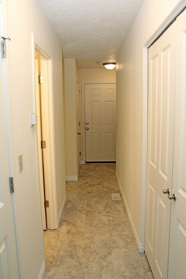 Photo - 3805-3805 SE Cesar Estrada Chavez Blvd Unidad 3803 - 01