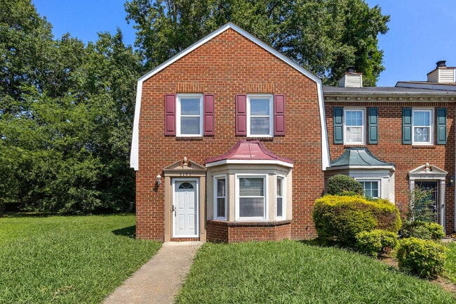 Building Photo - Churchland Townhouse