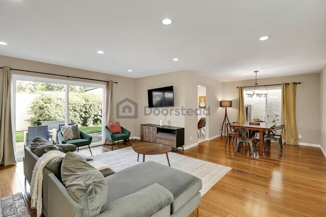 Photo - 620 Lisa Way