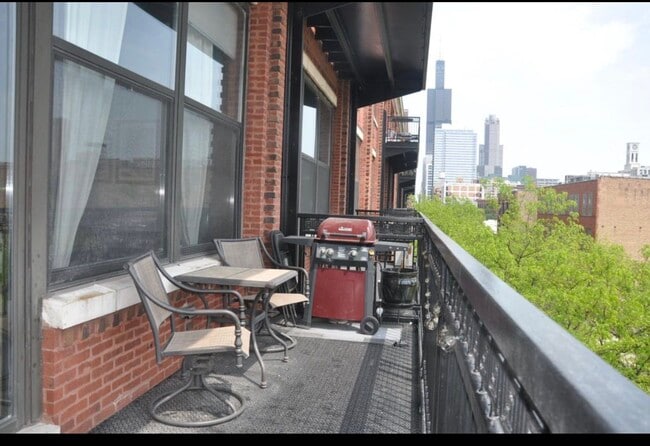 Photo - 1040 W Adams St Unit 340