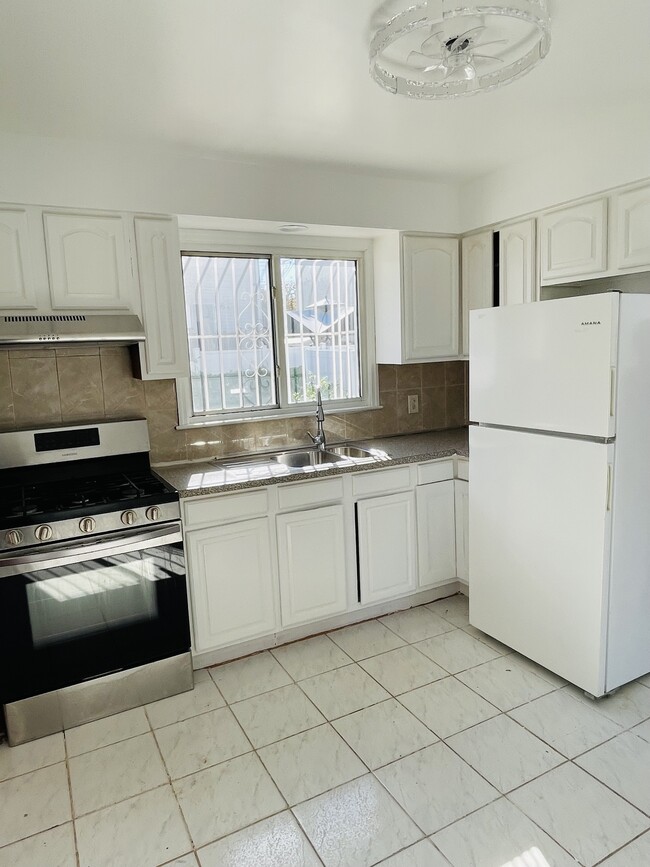 Kitchen - 50 Monsey Pl