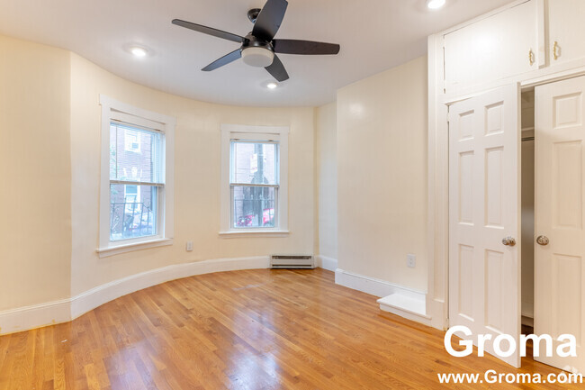 Building Photo - 4 Mark St Unit 1 Rental