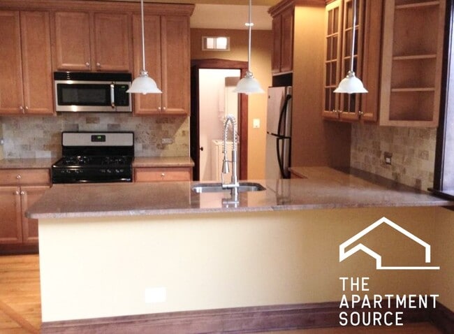 Building Photo - 3517 W Argyle St Unit 3