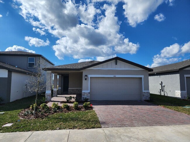 Building Photo - LIKE NEW!!! 4-Bedroom, 2-Bathroom in Villamar/Winter Haven