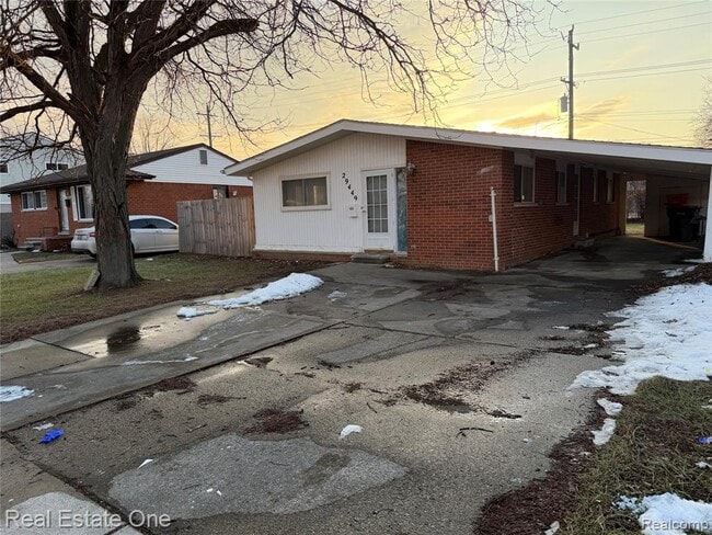 Photo - 29449 Everett St