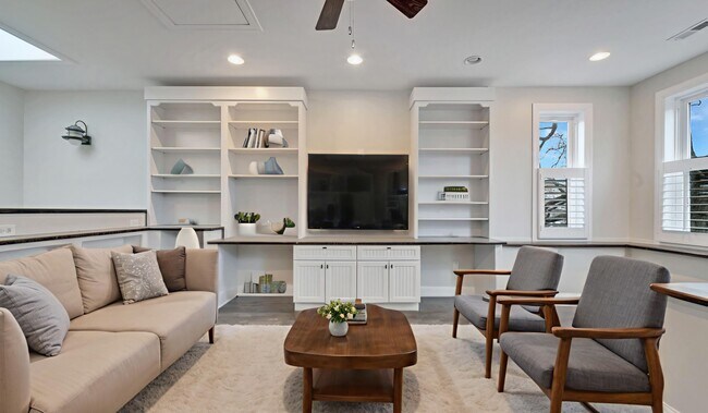 Photo - 1020 F St NE