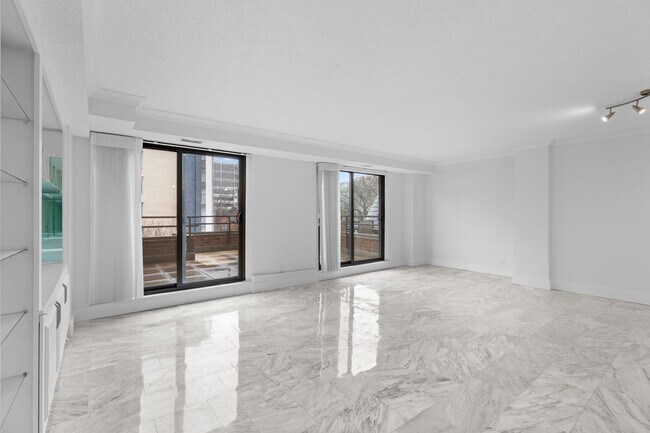 Photo - 3 Washington Cir NW