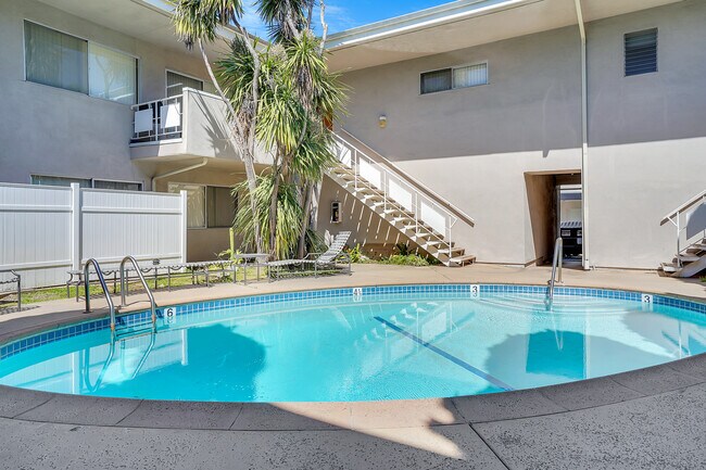 Swimming pool - Ohio Apartments
