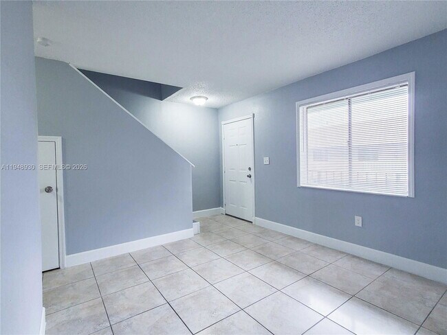 Photo - 1519 W 42nd Pl Unit 17