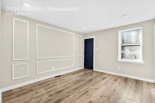 Photo - 2528 Emery St