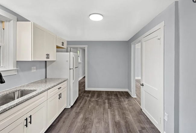 Photo - 716 5th Ave