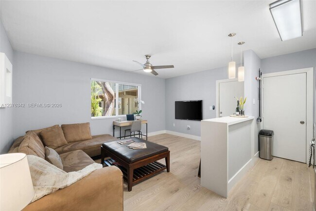 6330 SW 79th St Unit 6