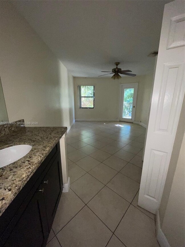 Photo - 9999 Summerbreeze Dr Unit 915