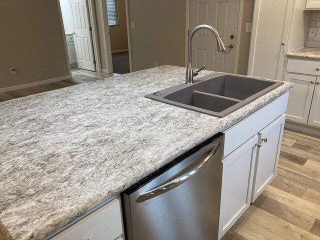 Photo - 704 E 8th St