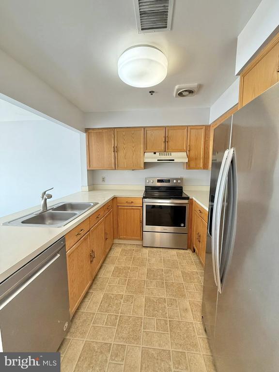 Photo - 115 S Lee St Unit BH404