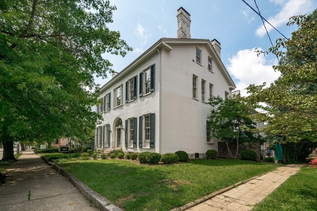 Building Photo - 247 N Broadway Unit 2