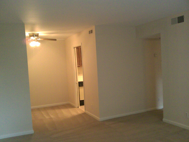 Photo - 3322 Fairmont Dr Apartamento Unidad #6