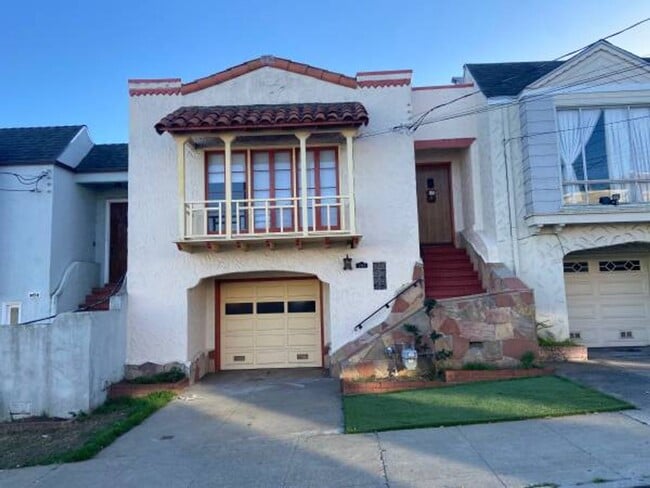 Building Photo - Elegant Geneva Heights Family Home