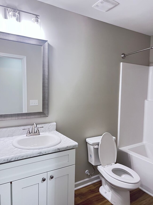 Photo - 631 Clary St