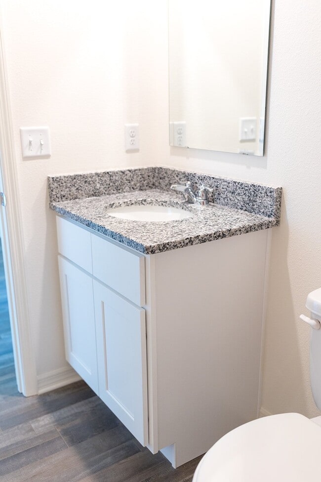 Photo - 721 Hillview Loop