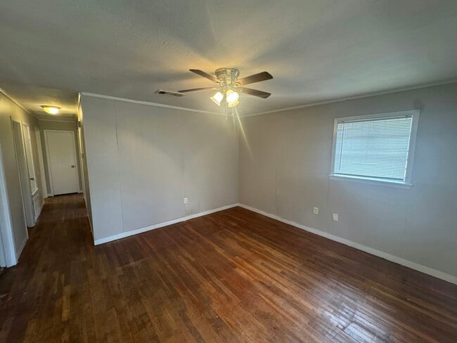 Photo - 2859 Kingsroad Ave