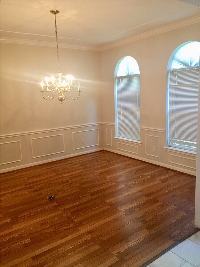 Photo - 4804 Linden St