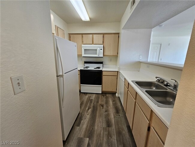 Building Photo - 8101 W Flamingo Rd Unit 1177