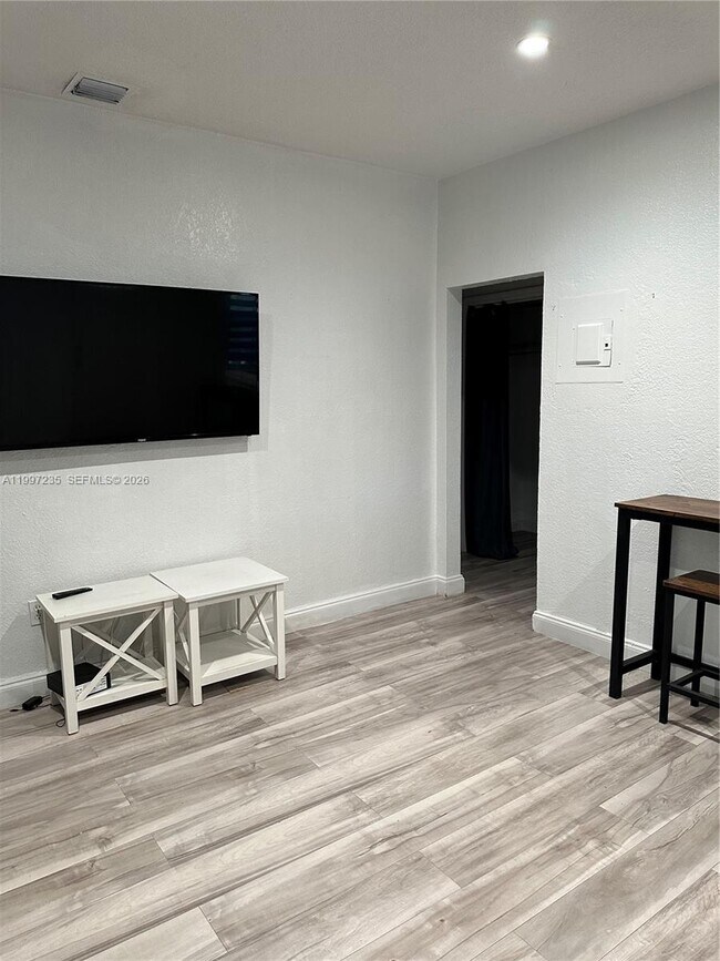 8401 Crespi Blvd Unit 3
