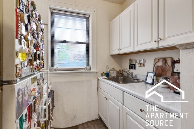 Building Photo - 3620 N Marshfield Ave Unit 1C