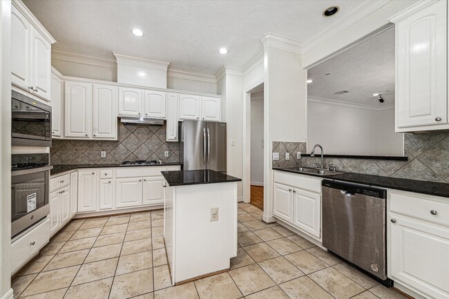 Photo - 2838 Briarhurst Park