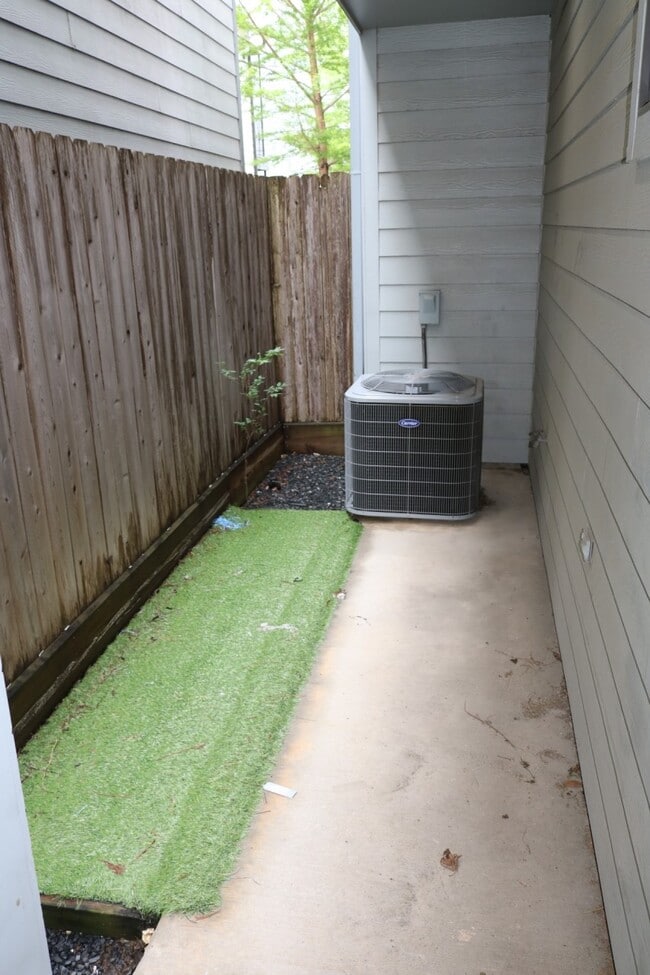 Photo - 2103 Hadley St