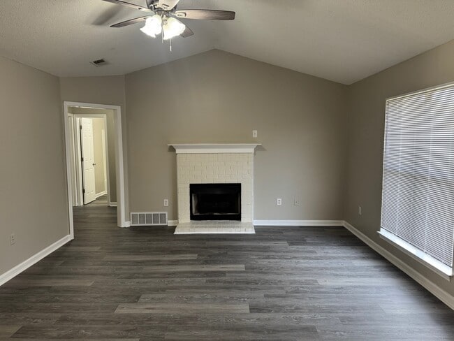 Photo - 1130 Parkview Cir N