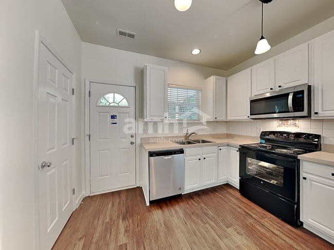 8428 Whisper Ridge Pl